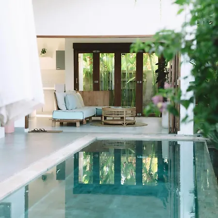 Three Palms Surf & Stay Medewi