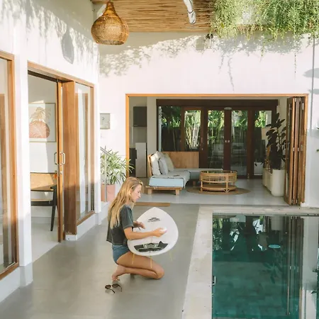 Three Palms Surf & Stay Medewi