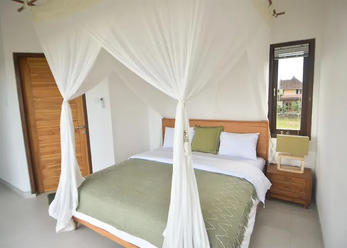 Three Palms Surf & Medewi 3*