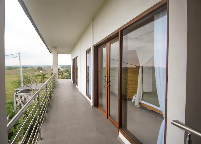 Three Palms Surf & Medewi 3* Airsatang