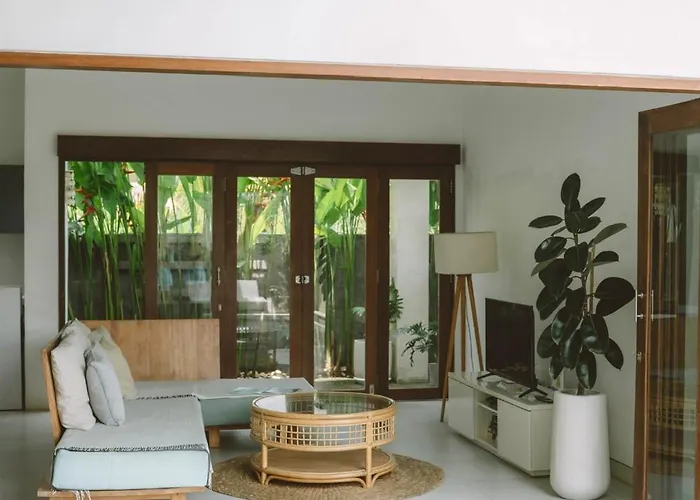 Three Palms Surf & Medewi 3*