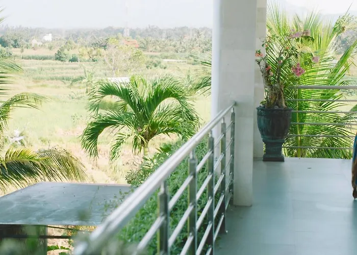 Three Palms Surf & Medewi 3* Airsatang