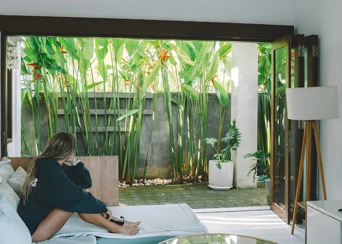 Three Palms Surf & Medewi 3*